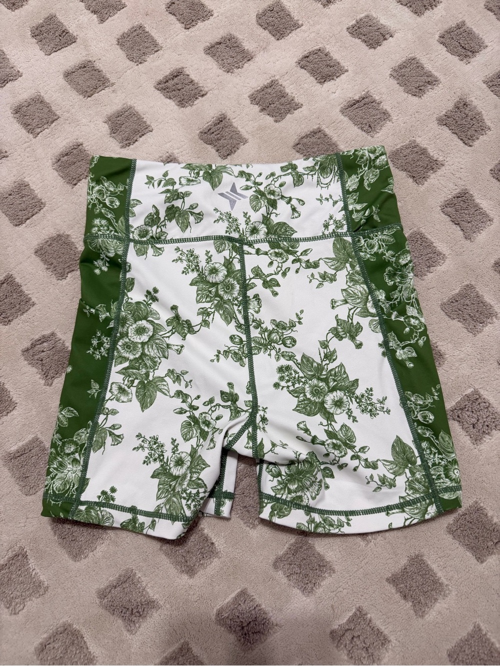 Tuckernuck Green Floral Compression Biker Shorts - Picture 4 of 5